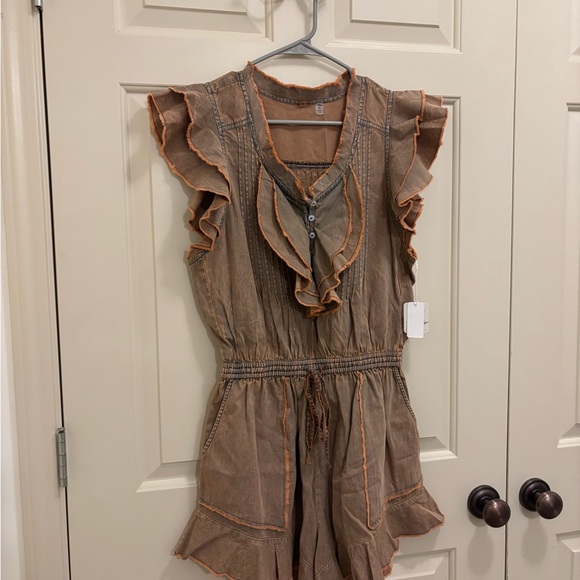 NWT!🌟Free People One Naya Chambray Romper🌟. Size Small. Color Peach. - Picture 6 of 11